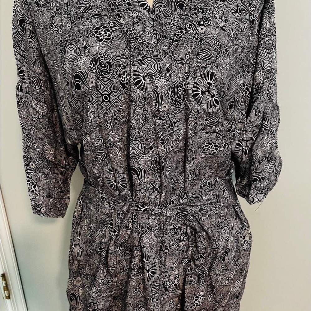 Chic Black and White Patterned Robe-NEW